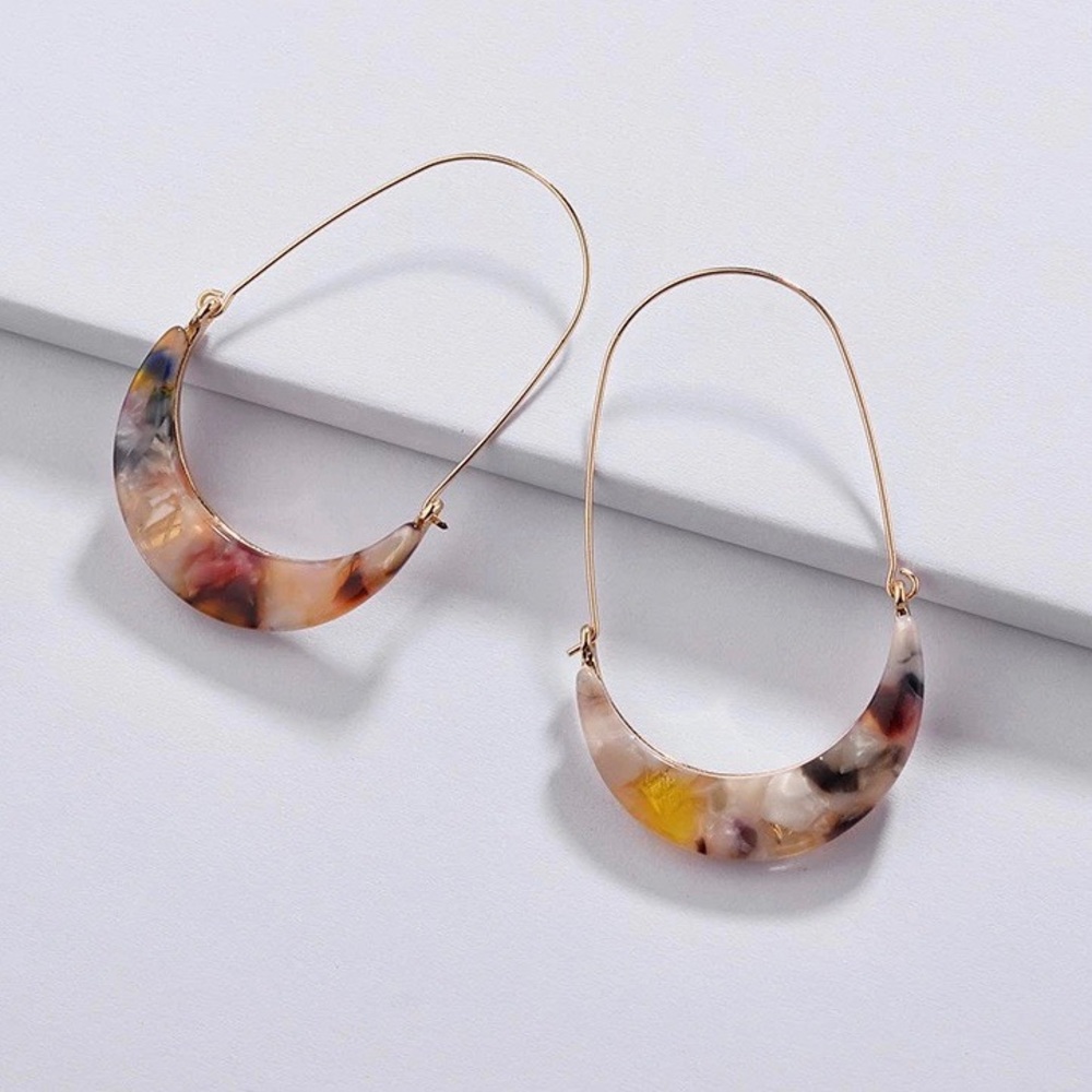 ❤️ Crescent Resin Hoop Earrings